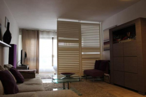 C056-Cannes Rue Antibes - Studio